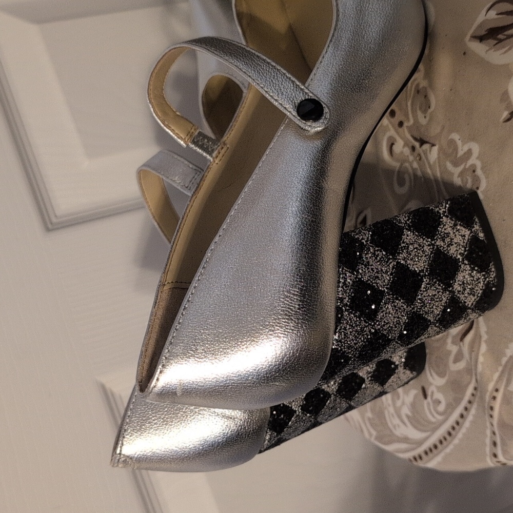 Shoes - Picture 2 of 10